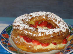 Couronne de pâte à choux aux fraises