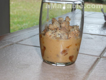 Verrine de pommes, sabayon à la crème de noisette et crumble noisette